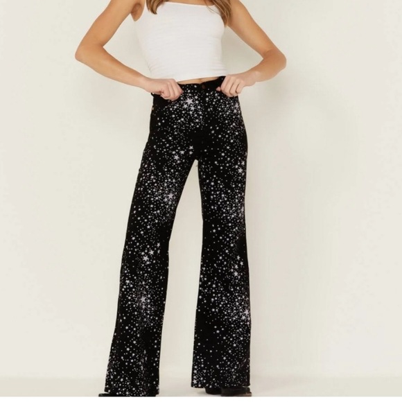 Free People x Wrangler collab - Wanderer Star Pattern Flare Jeans - Picture 3 of 8
